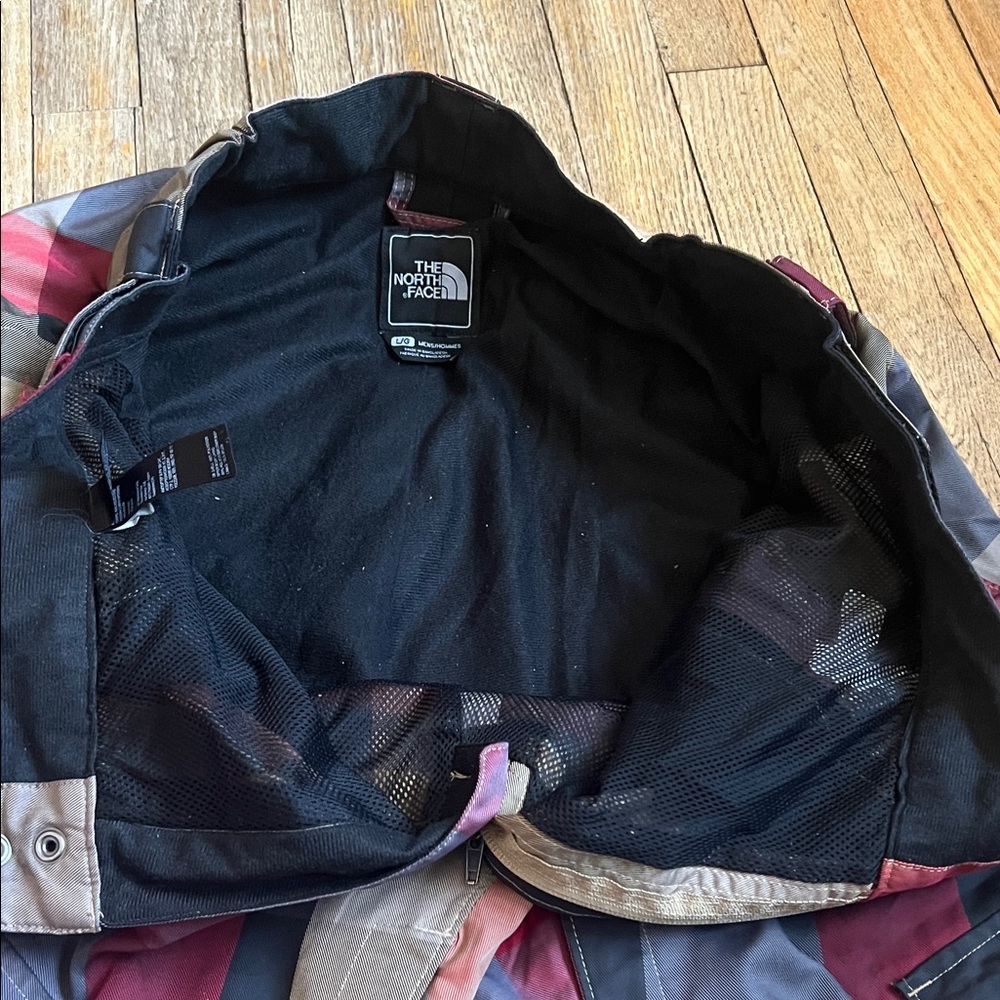The North Face Men's Multicolor Plaid Cargo Pants - Picture 11 of 13